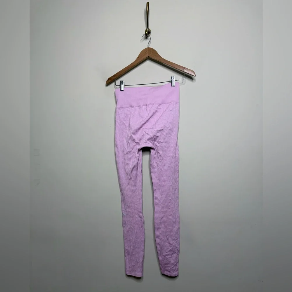 ALO Yoga Seamless Cable Knit High-Waist Legging in Sugarplum Pink